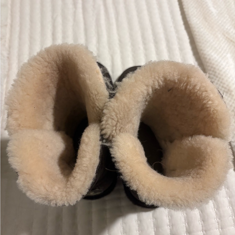 women’s size 7 bearpaw - Picture 4 of 8